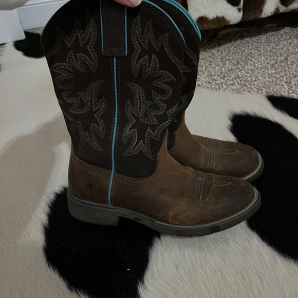 Ariat women’s short boots - Picture 3 of 4